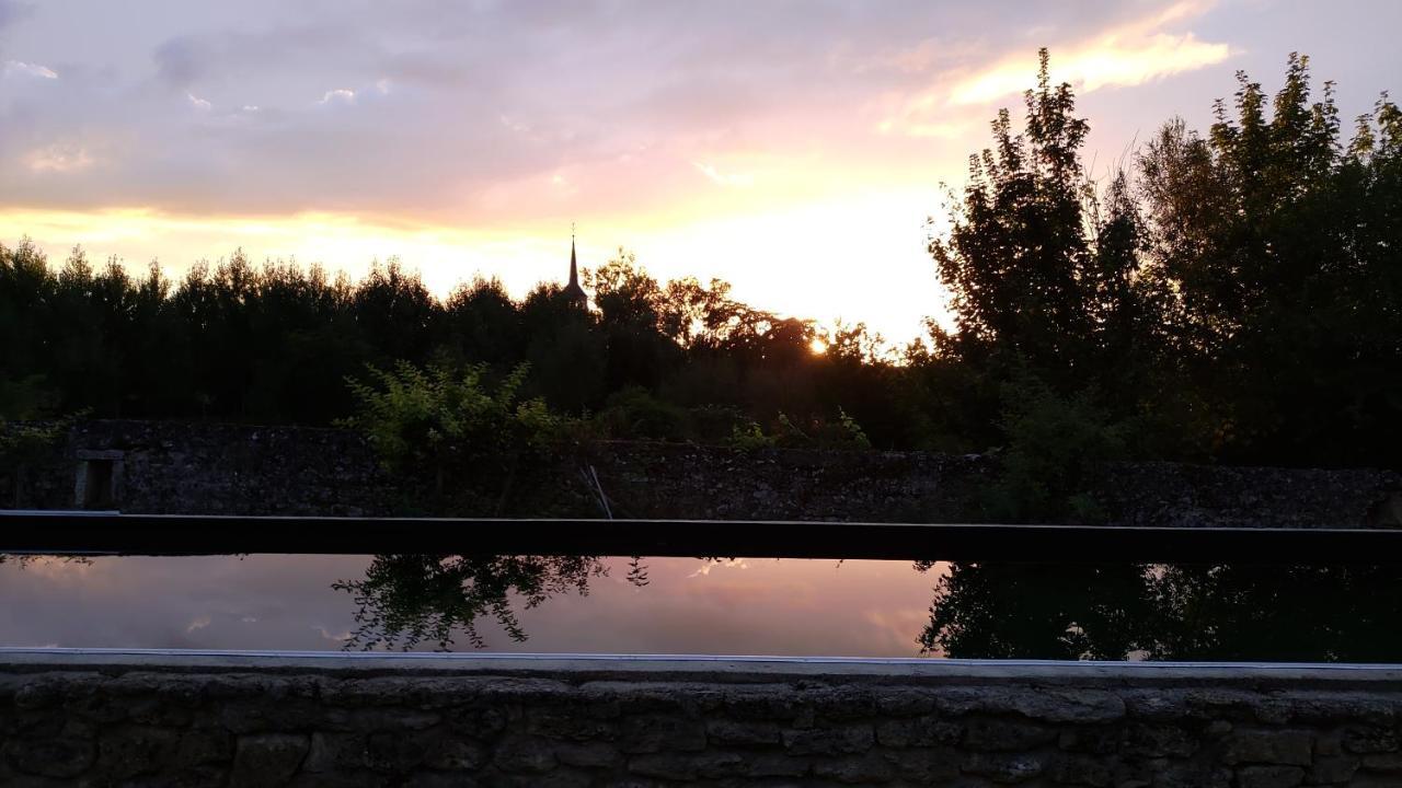 Le Manoir De Gatines Bed and Breakfast Tigné Εξωτερικό φωτογραφία