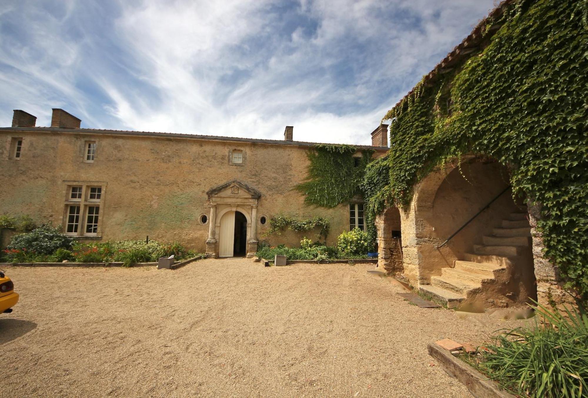 Le Manoir De Gatines Bed and Breakfast Tigné Εξωτερικό φωτογραφία