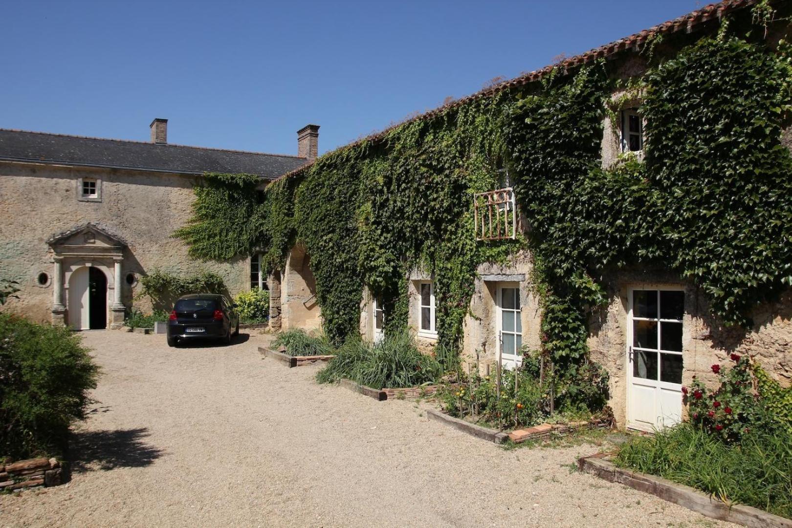 Le Manoir De Gatines Bed and Breakfast Tigné Εξωτερικό φωτογραφία